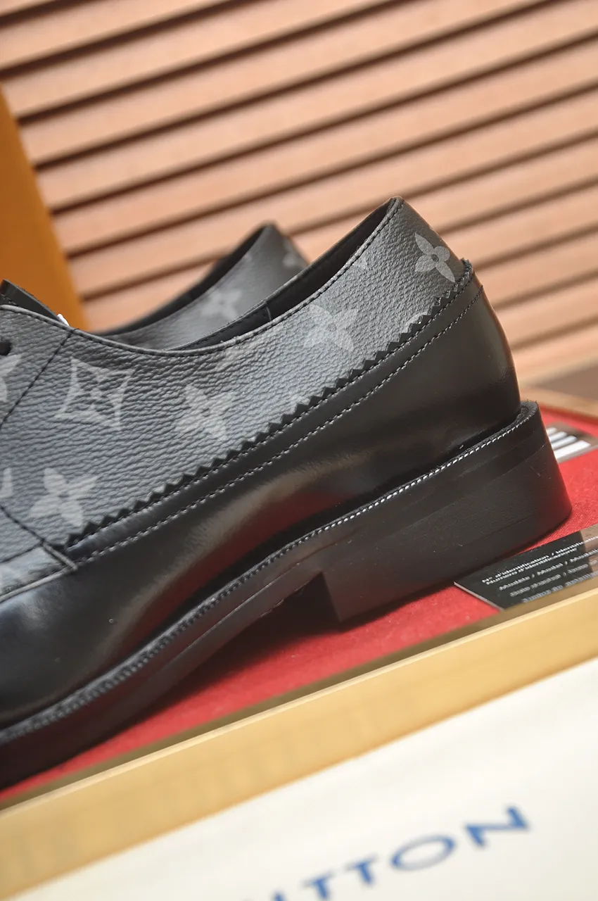 Men's men's shoes 💰500💶 [LV] (original single cowhide lining) 🍀LV's latest genuine leather business suit shoes are launched simultaneously on the official website. The first-layer cowhide imported from Italy is made of heavy gold, 💥official website 1:1 rubber outsole. Versatile to wear, high-end without losing class, and the color combination is extraordinary. This four-season style is alluring when worn on your feet, showing off your big-name flair. Standard code 38-45 (45 customized)